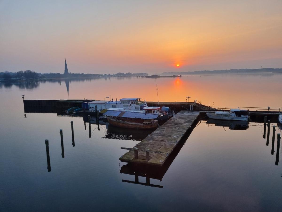 Ferienwohnung Schleiloge Mit Panoramablick Auf Die Schlei Schleswig Exterior photo